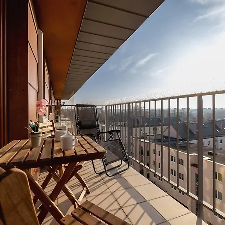 Exceptional With Balcony By Renters Lägenhet